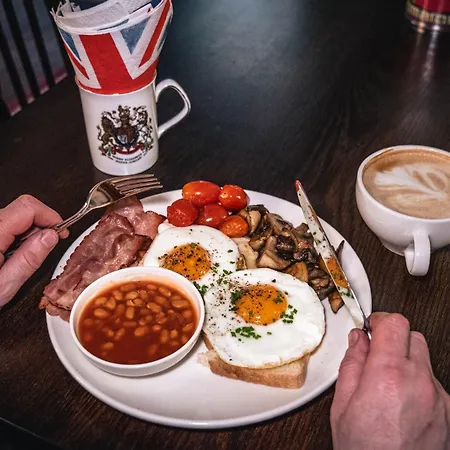 Royal By Wow Homes Отель *