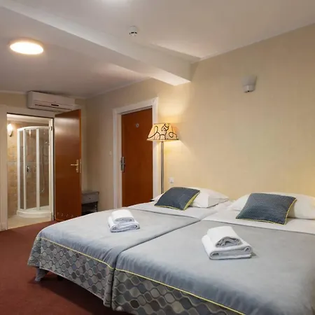 Royal By Wow Homes *