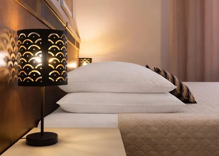 Royal By Wow Homes Otel *